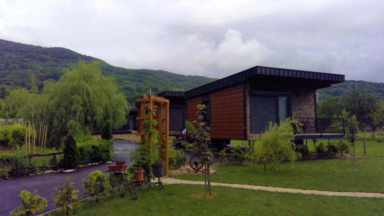 Bungalovi Kljuc Exteriör bild
