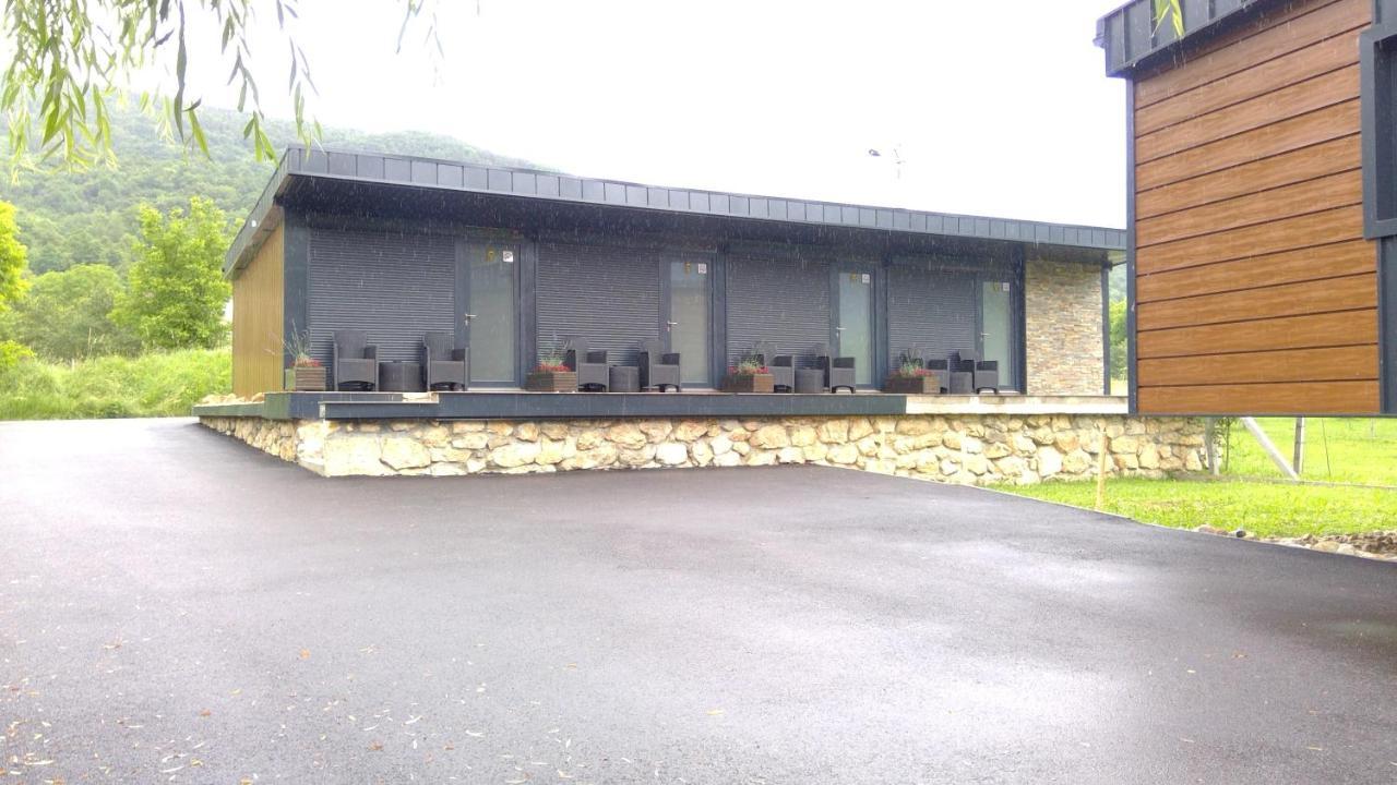 Bungalovi Kljuc Exteriör bild